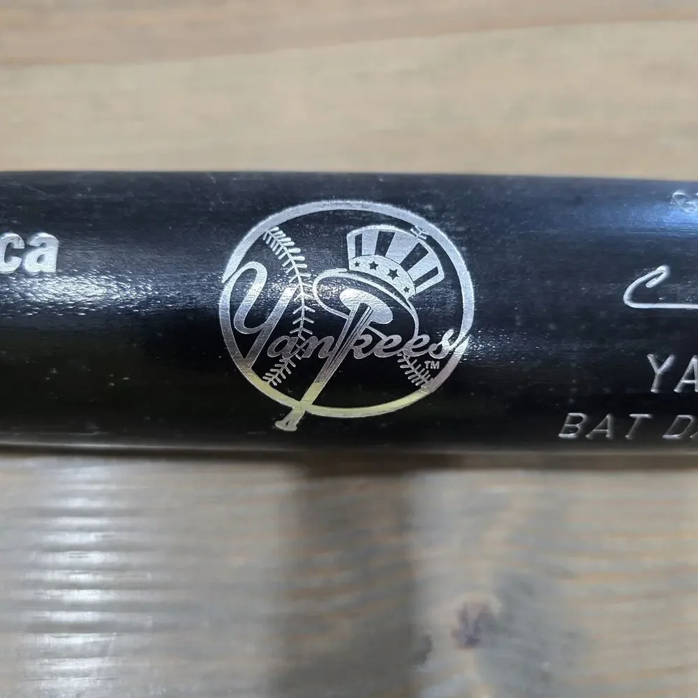 2006 NY Yankees Bat Day Louisville Slugger Genuine R161 Gary Sheffield SGA Black